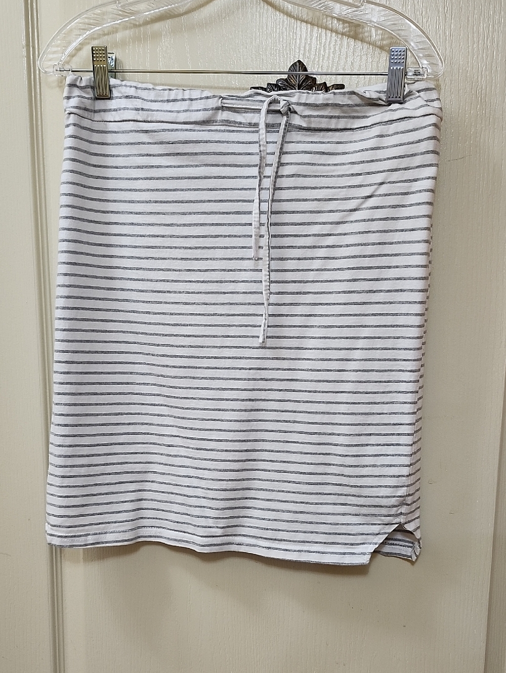 STRIPED DRAWSTRING SKIRT- WHITE/GREY